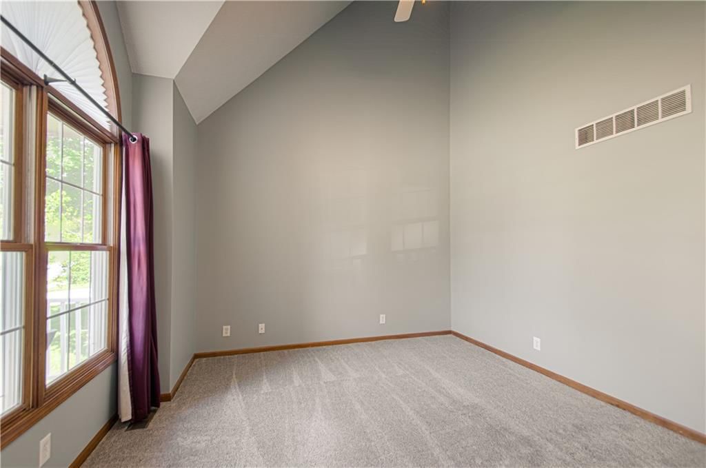 10023 N Willow Avenue — photo 5