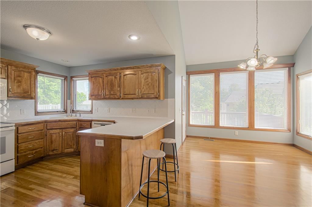 10023 N Willow Avenue — photo 7