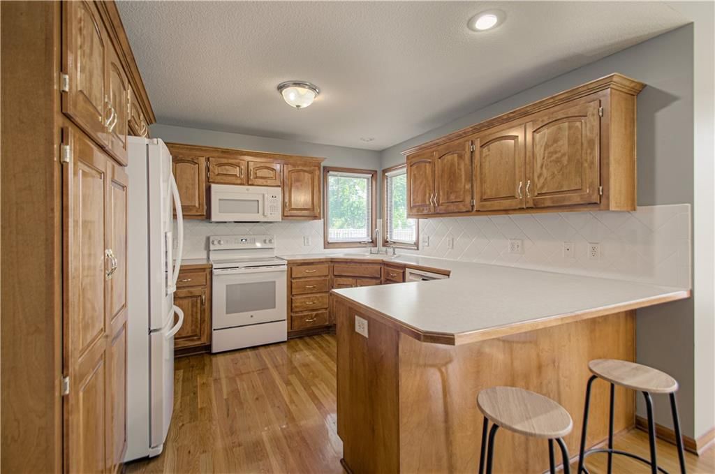 10023 N Willow Avenue — photo 8