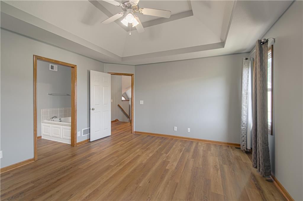 10023 N Willow Avenue — photo 16