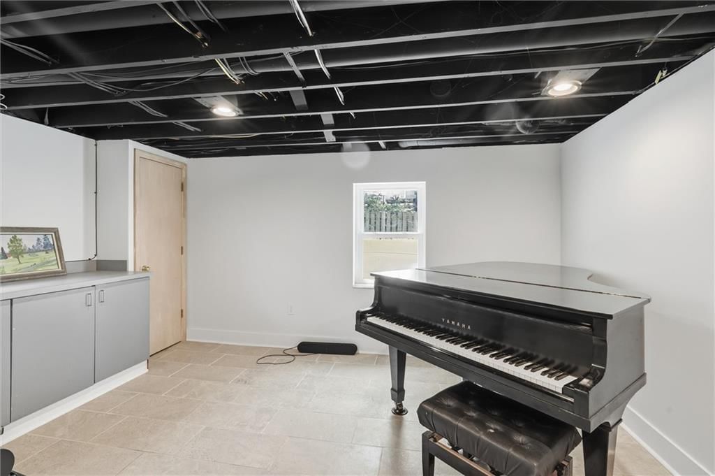 9821 Pembroke Lane — photo 32