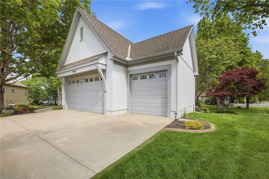 15423 Woodward Street — photo 2