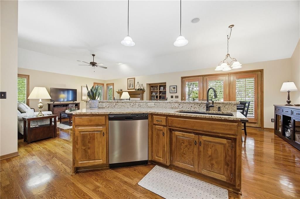15423 Woodward Street — photo 10