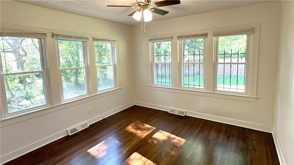 Photo 6 of 23 - 2005 E 81st Street, Kansas City, MO 64132