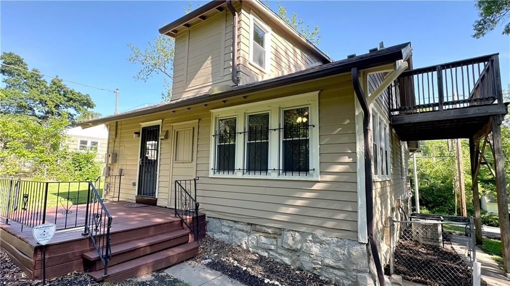 Photo 12 of 23 - 2005 E 81st Street, Kansas City, MO 64132