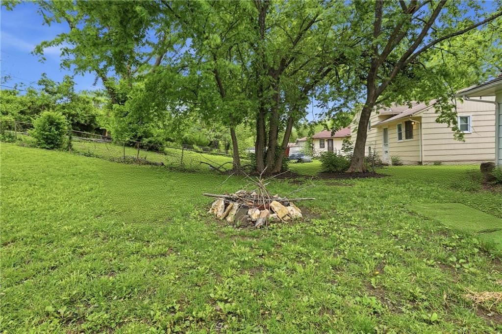 9507 Fremont Avenue — photo 32