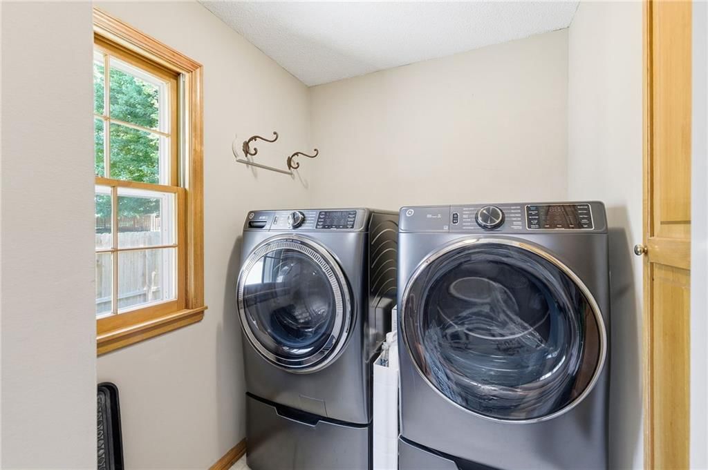 8001 Darnell Lane — photo 16