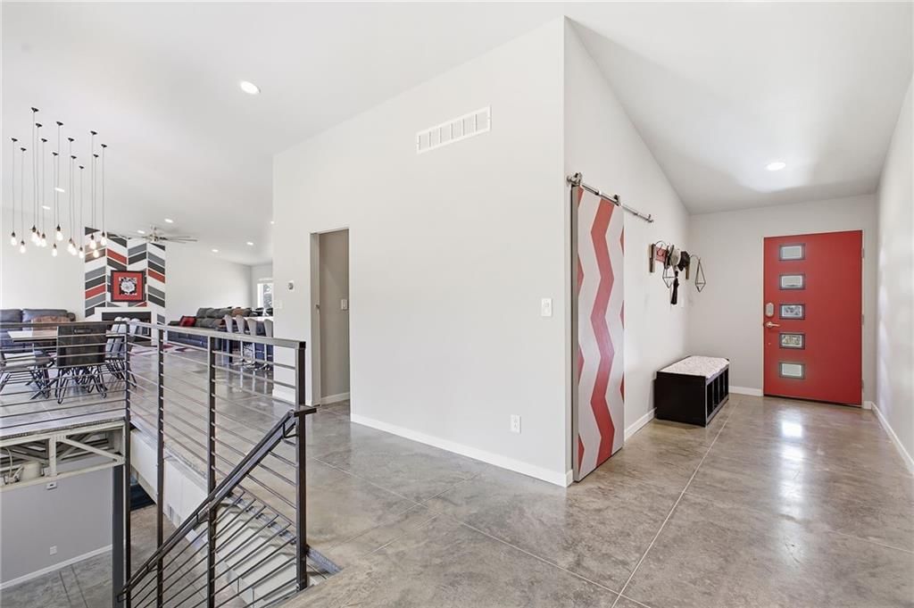 15 NE Johnson Street — photo 8