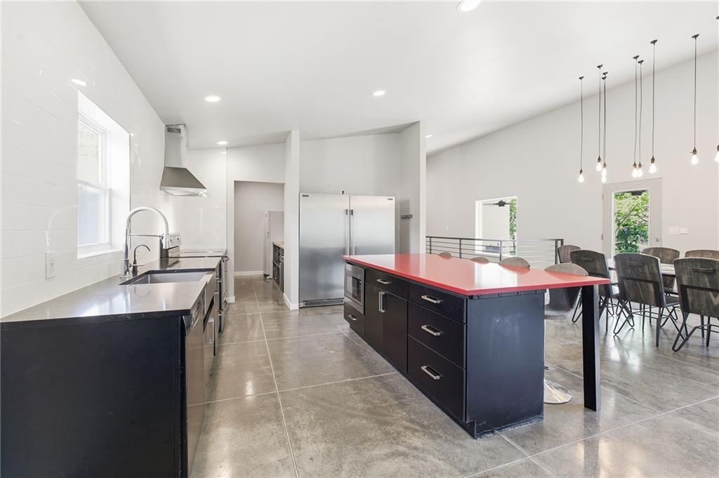 15 NE Johnson Street — photo 10