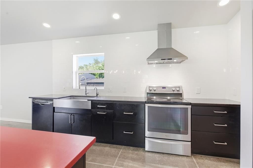 15 NE Johnson Street — photo 12