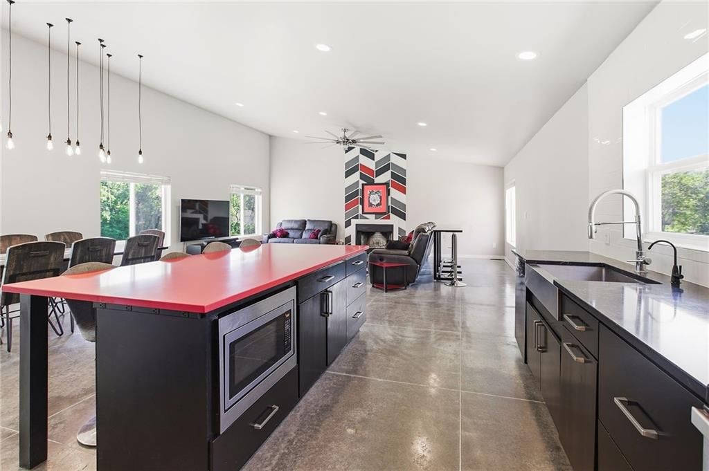 15 NE Johnson Street — photo 14