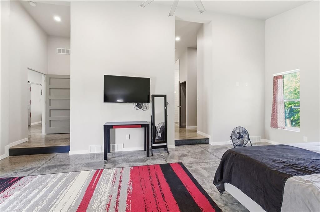 15 NE Johnson Street — photo 36