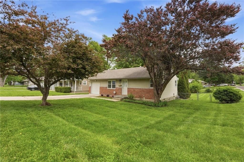 8145 Walmer Street — photo 3