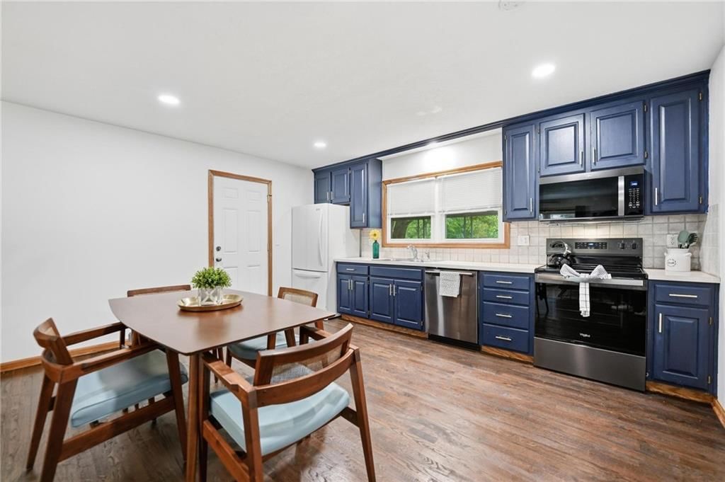 8145 Walmer Street — photo 10