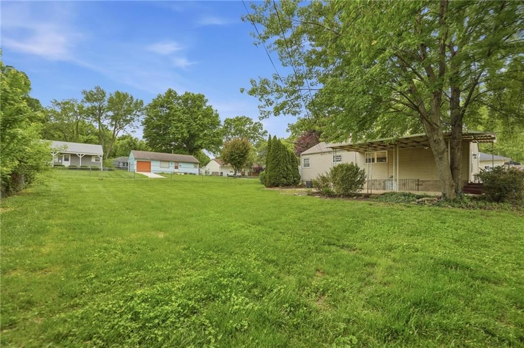 8145 Walmer Street — photo 27