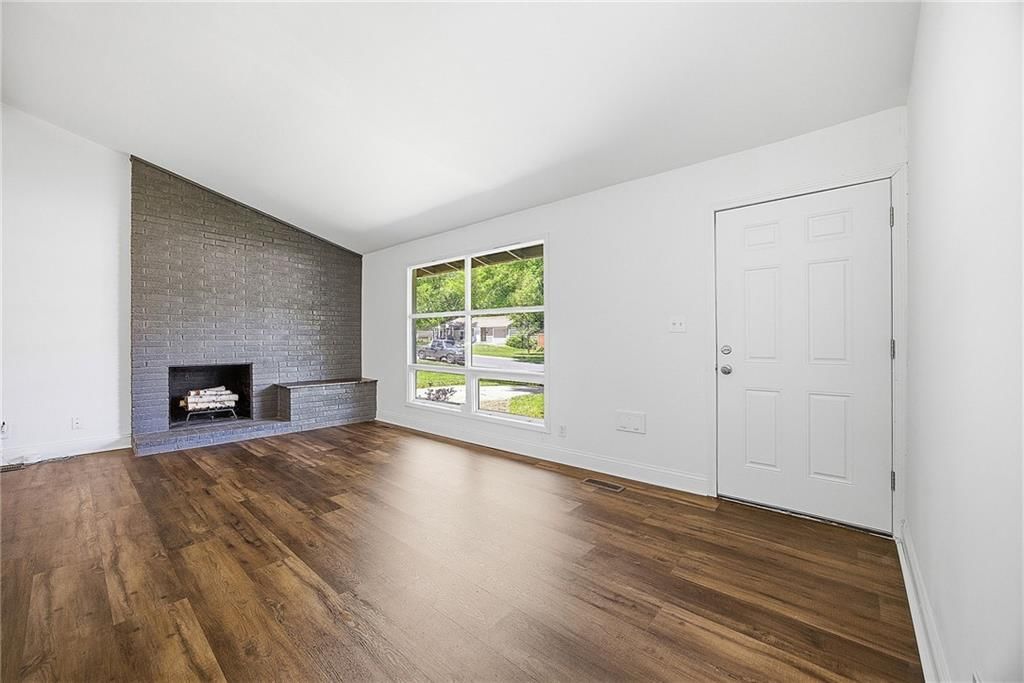 5507 W 78 Terrace — photo 4