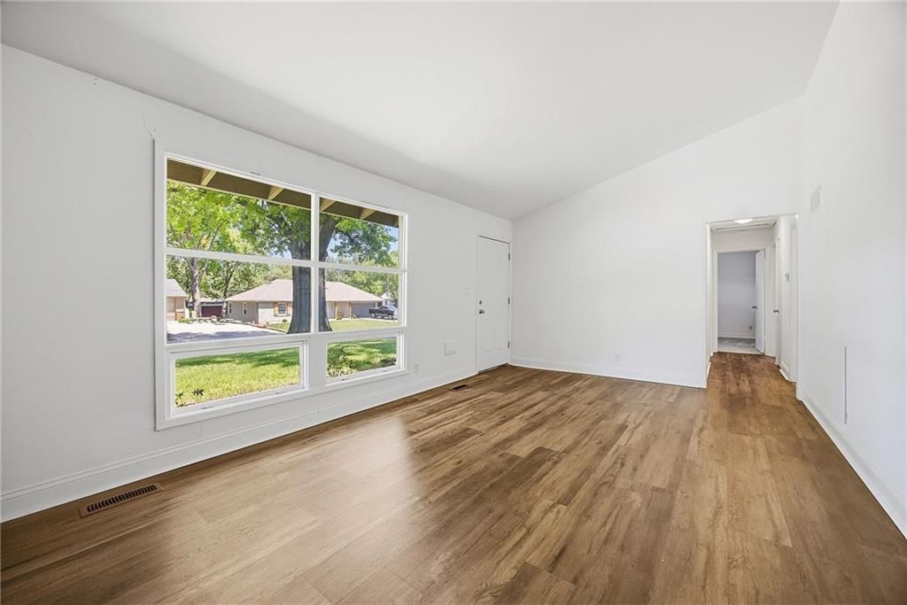 5507 W 78 Terrace — photo 6