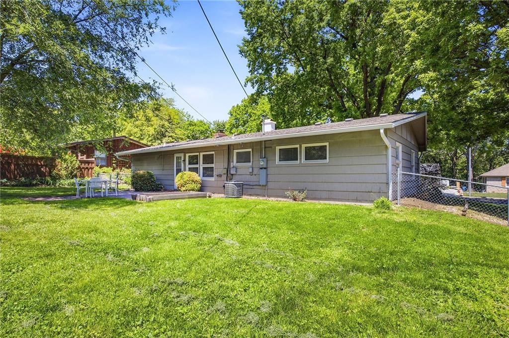 5507 W 78 Terrace — photo 25