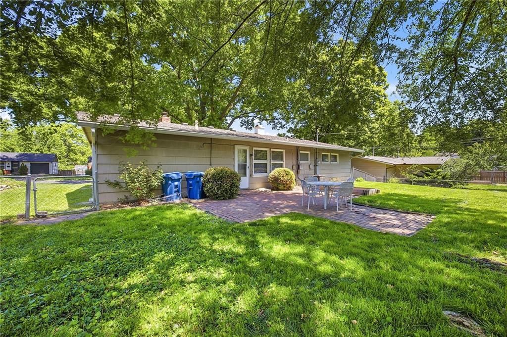 5507 W 78 Terrace — photo 27