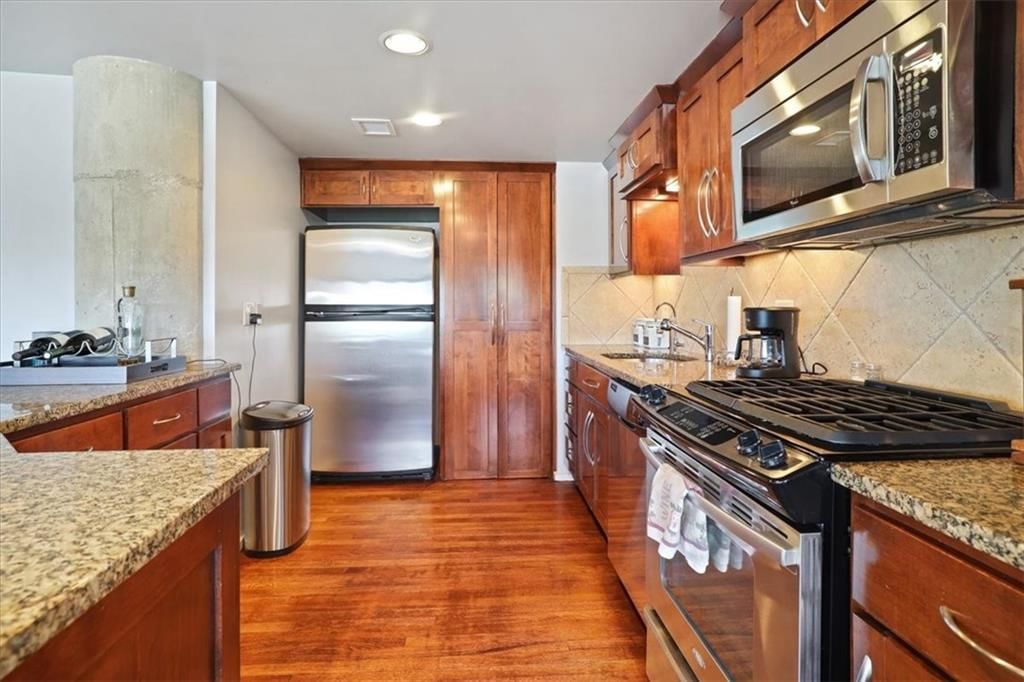 803 W 48th St  #1106 Street — photo 9