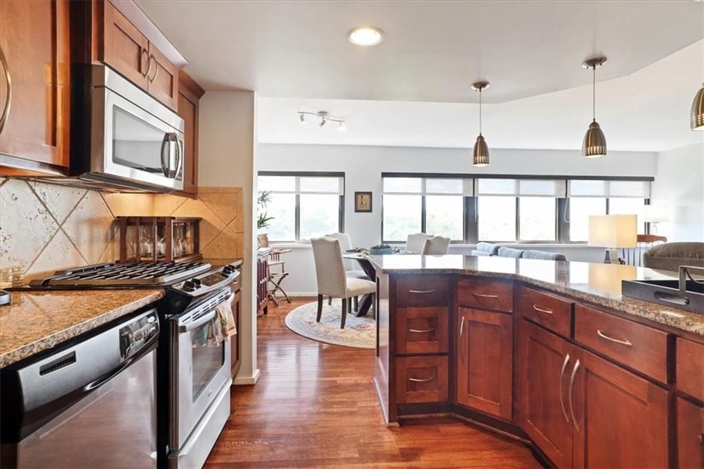 803 W 48th St  #1106 Street — photo 10