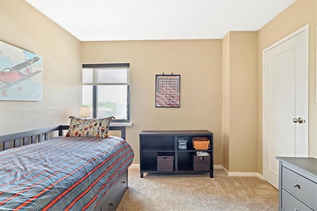 803 W 48th St  #1106 Street — photo 16