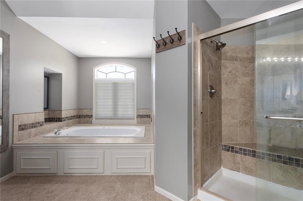 237 NE Hidden Ridge Circle — photo 25
