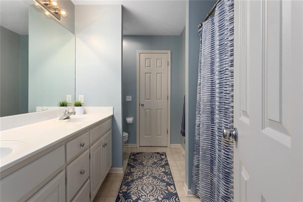 237 NE Hidden Ridge Circle — photo 33