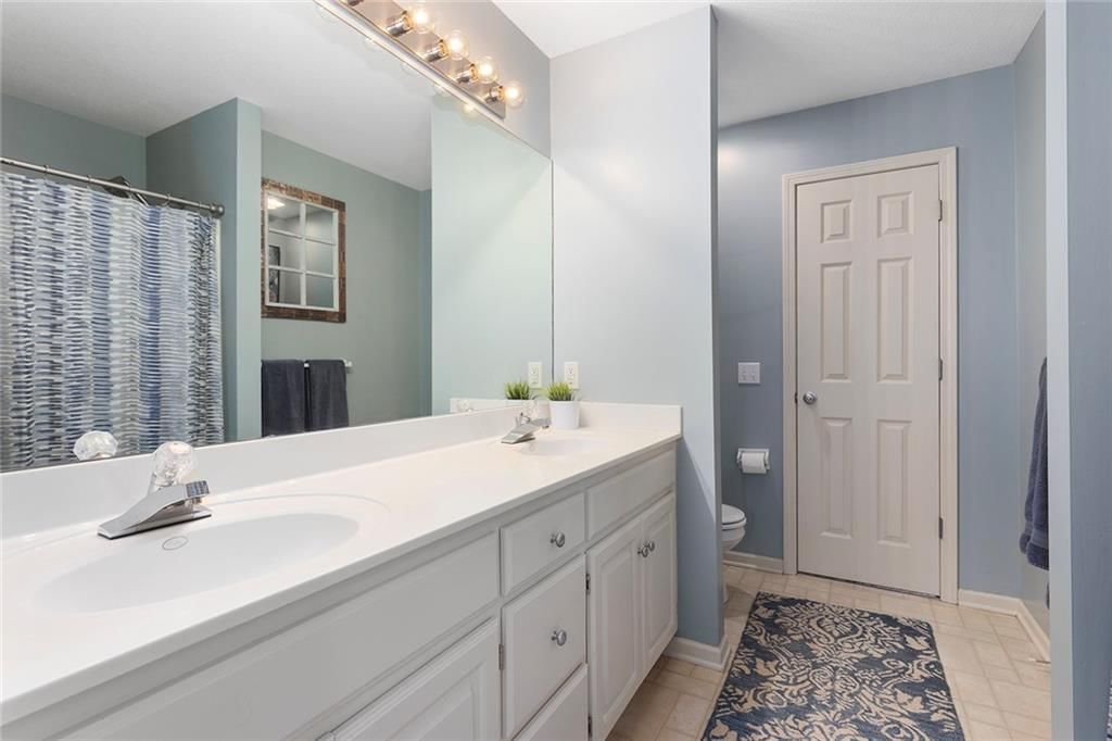 237 NE Hidden Ridge Circle — photo 34