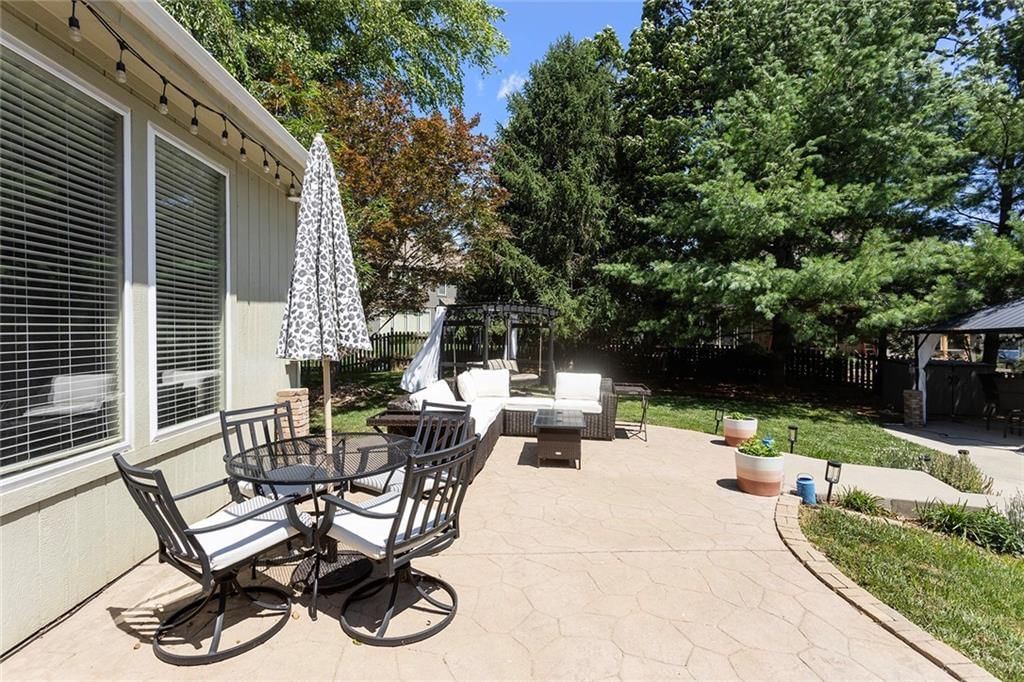 237 NE Hidden Ridge Circle — photo 40