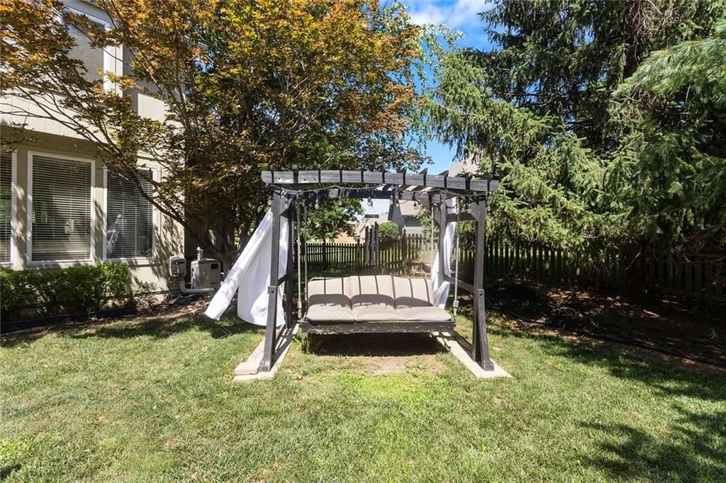 237 NE Hidden Ridge Circle — photo 41