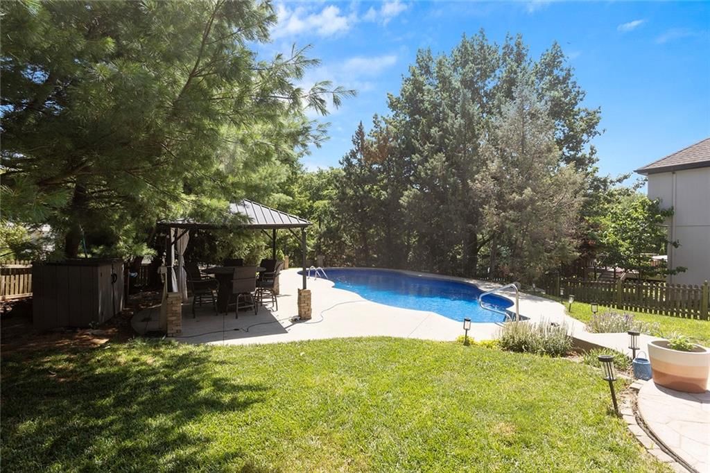 237 NE Hidden Ridge Circle — photo 43