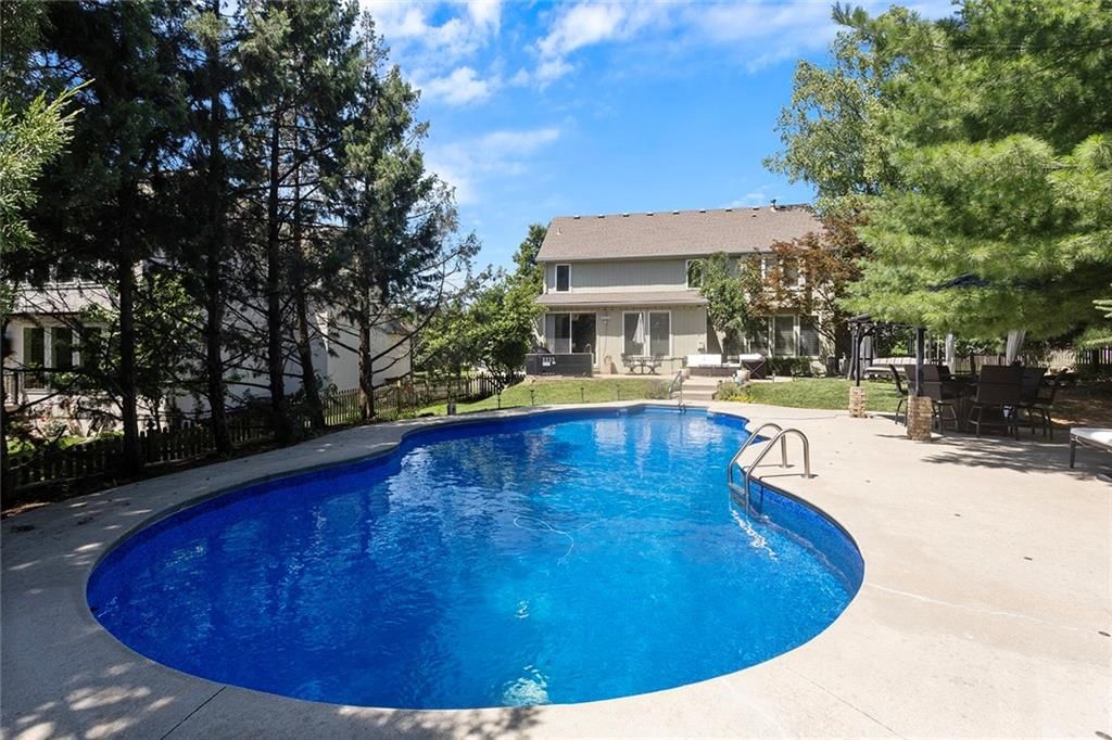 237 NE Hidden Ridge Circle — photo 45