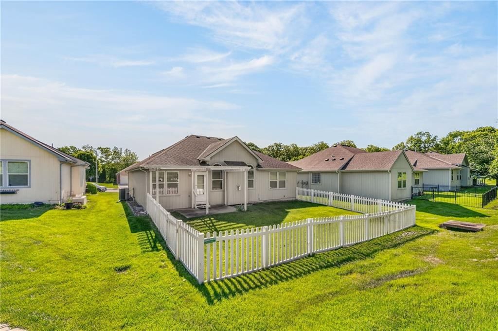 7212 N Lawn Avenue — photo 31