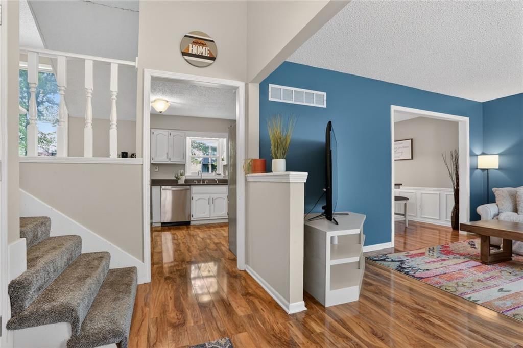 15270 Conser Street — photo 4