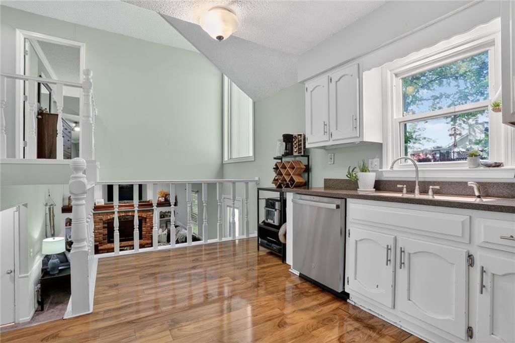 15270 Conser Street — photo 7