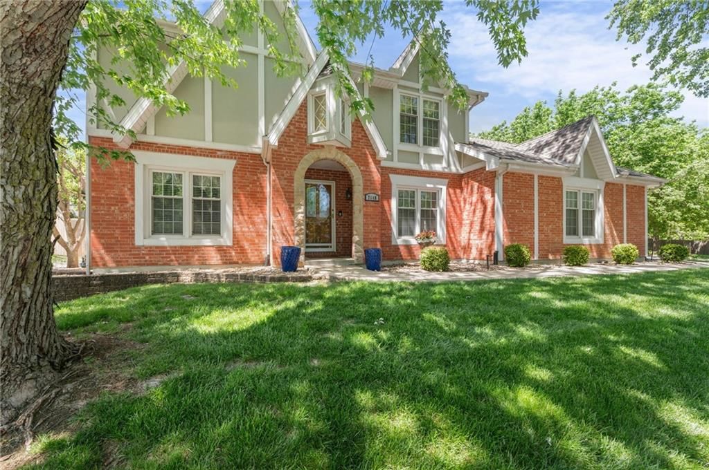7648 N Lucerne Court — photo 2