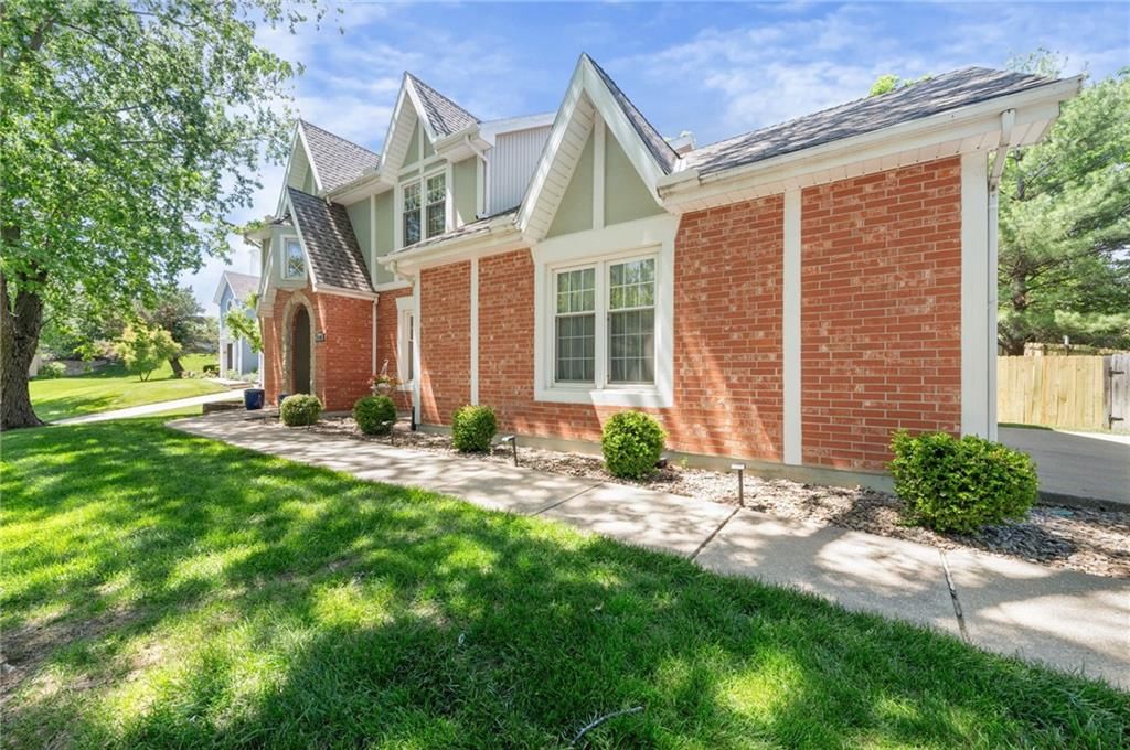 7648 N Lucerne Court — photo 4