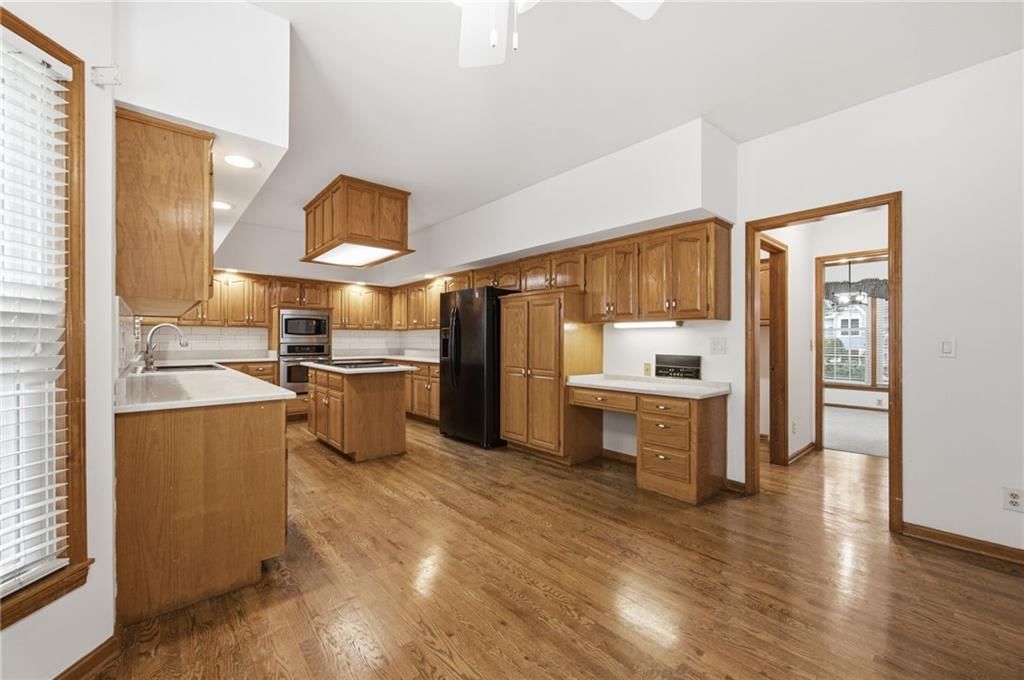 Photo 9 of 66 - 7648 N Lucerne Court, Kansas City, MO 64151