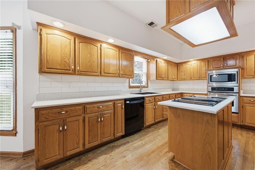 Photo 10 of 66 - 7648 N Lucerne Court, Kansas City, MO 64151