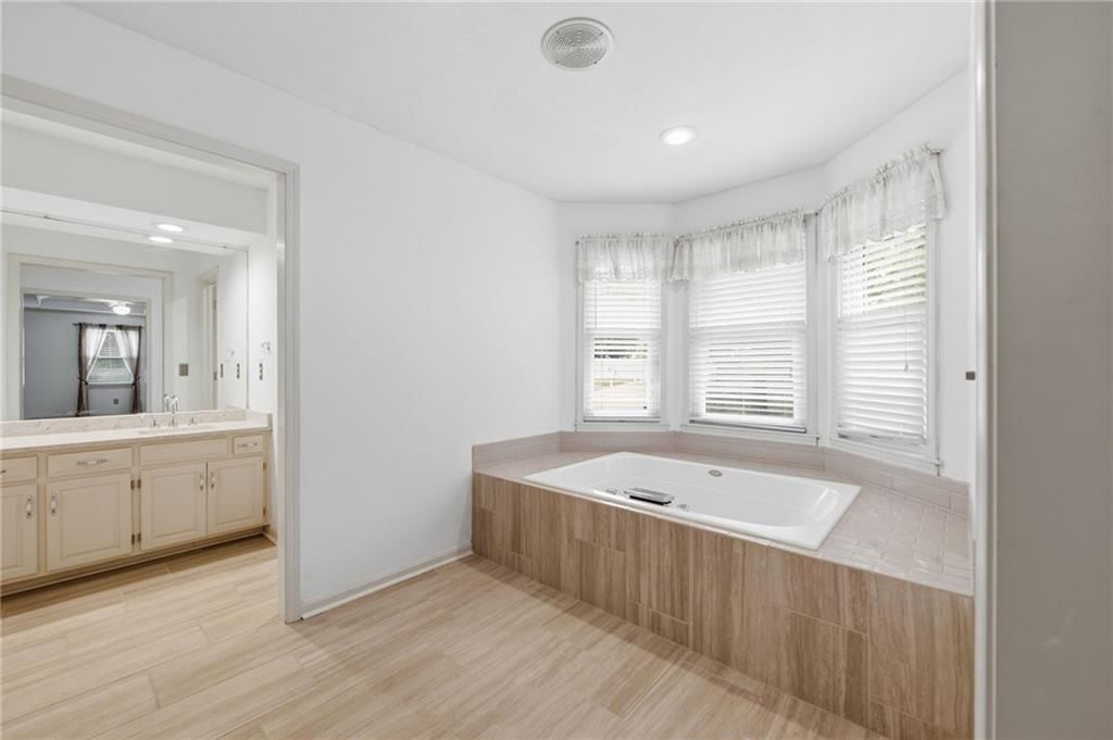 Photo 34 of 66 - 7648 N Lucerne Court, Kansas City, MO 64151