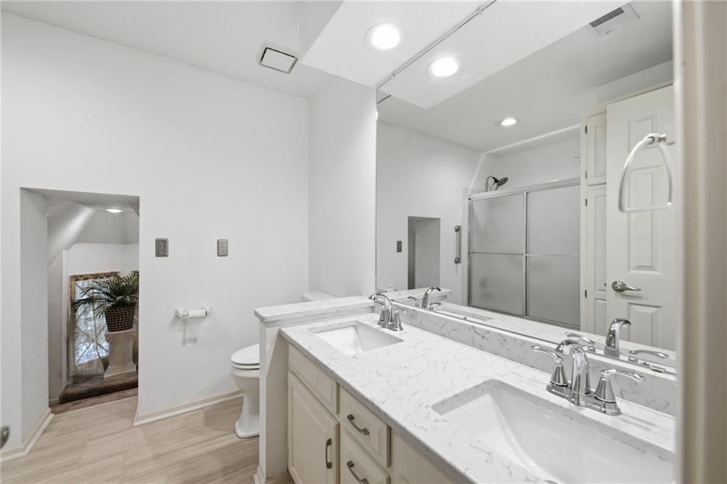 Photo 24 of 66 - 7648 N Lucerne Court, Kansas City, MO 64151