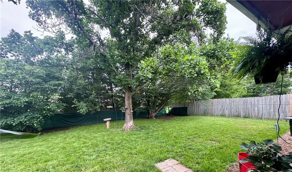 1013 Bedford Drive — photo 31