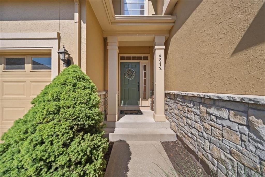4812 W 159th Terrace — photo 3