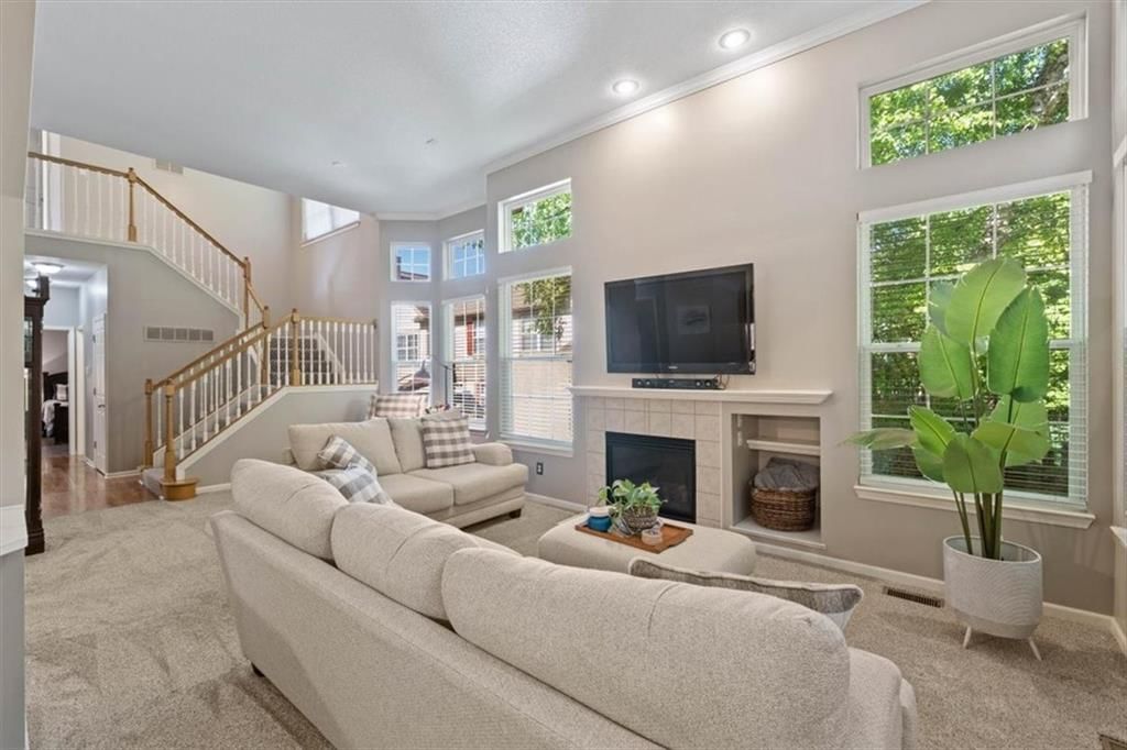 4812 W 159th Terrace — photo 8