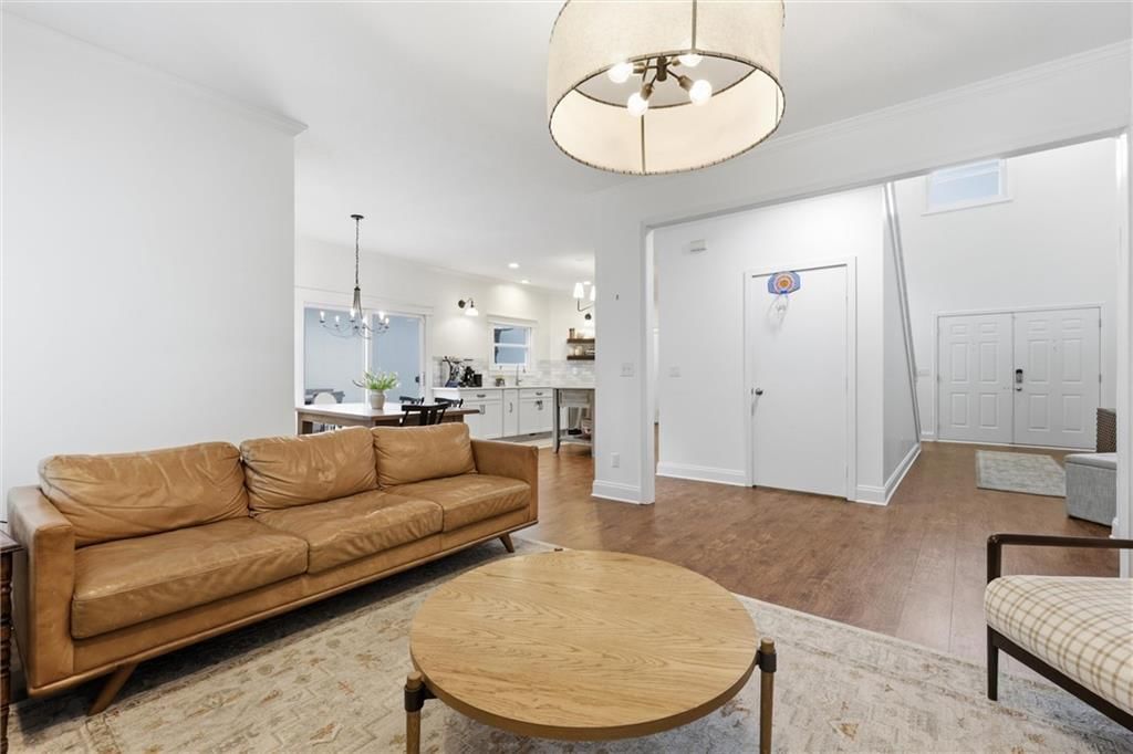2641 Greenwood Drive — photo 9