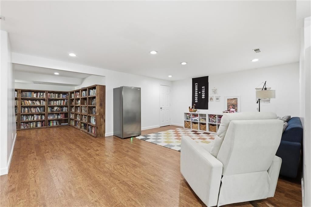 2641 Greenwood Drive — photo 40