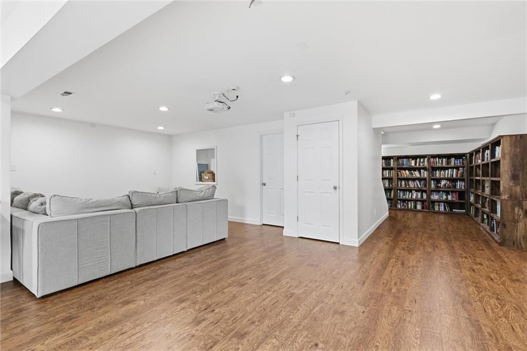 2641 Greenwood Drive — photo 42