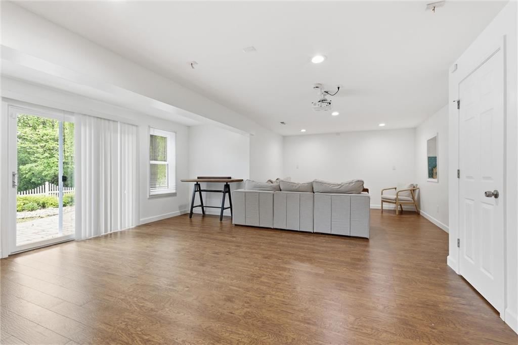 2641 Greenwood Drive — photo 43