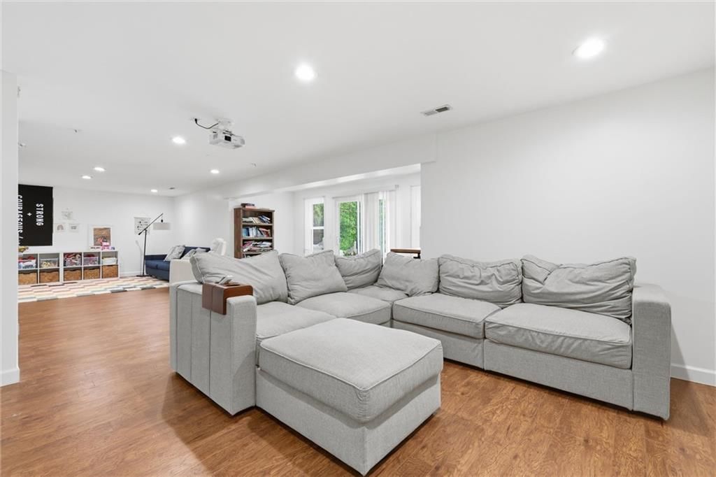 2641 Greenwood Drive — photo 44